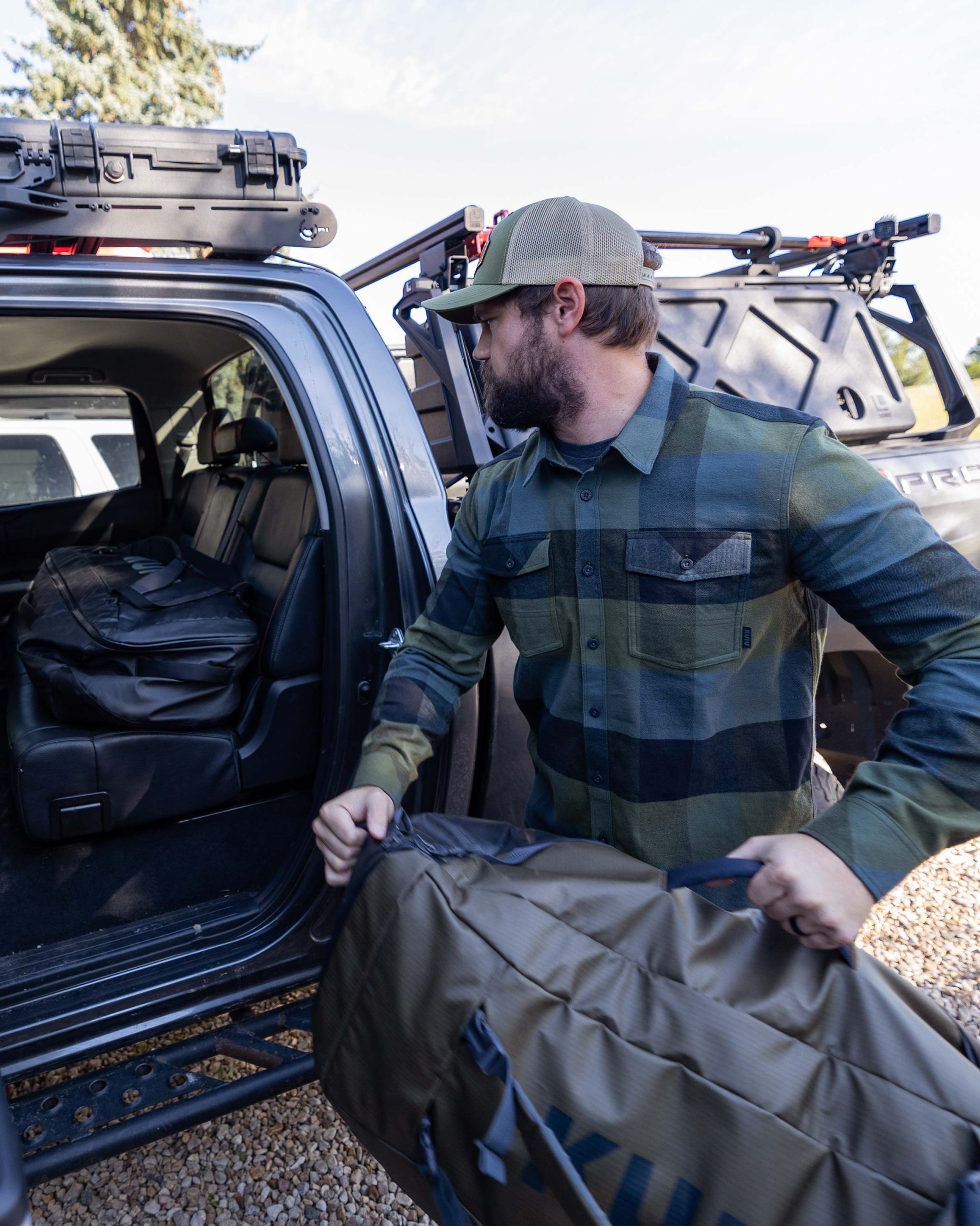 Field Flannel Shirt | Vias Plaid - Image 8