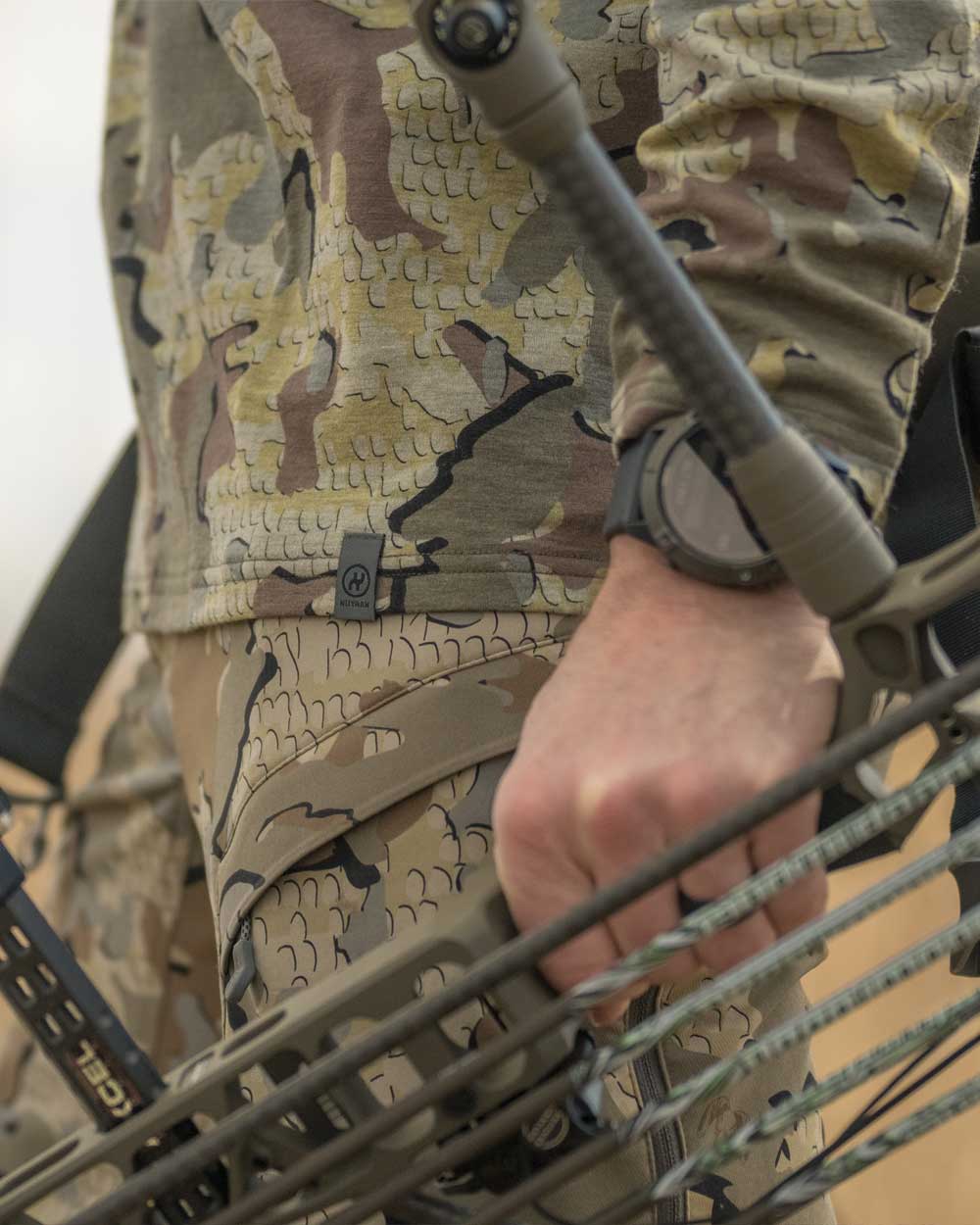 ULTRA Merino 120 LT LS Crew-T | Black - Image 6