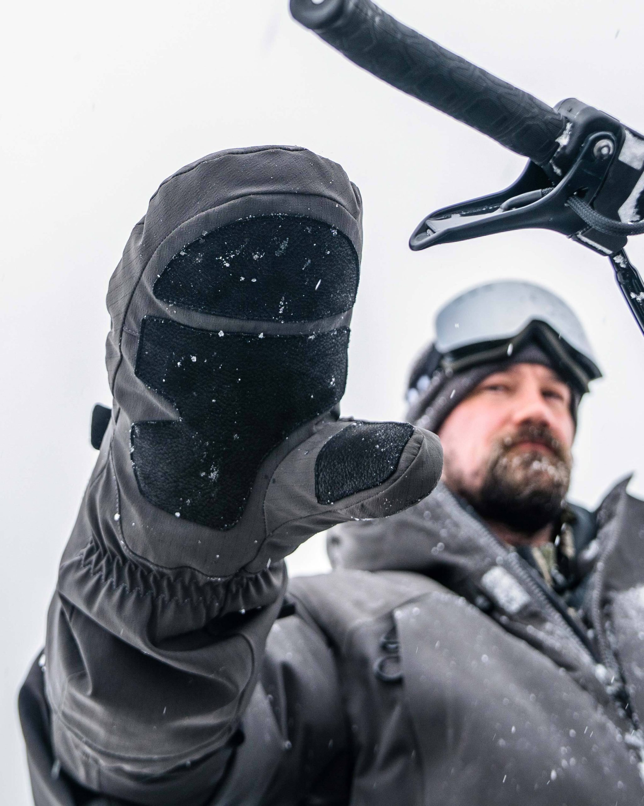 Super Down Arktuk Mitt | Asphalt - Image 6