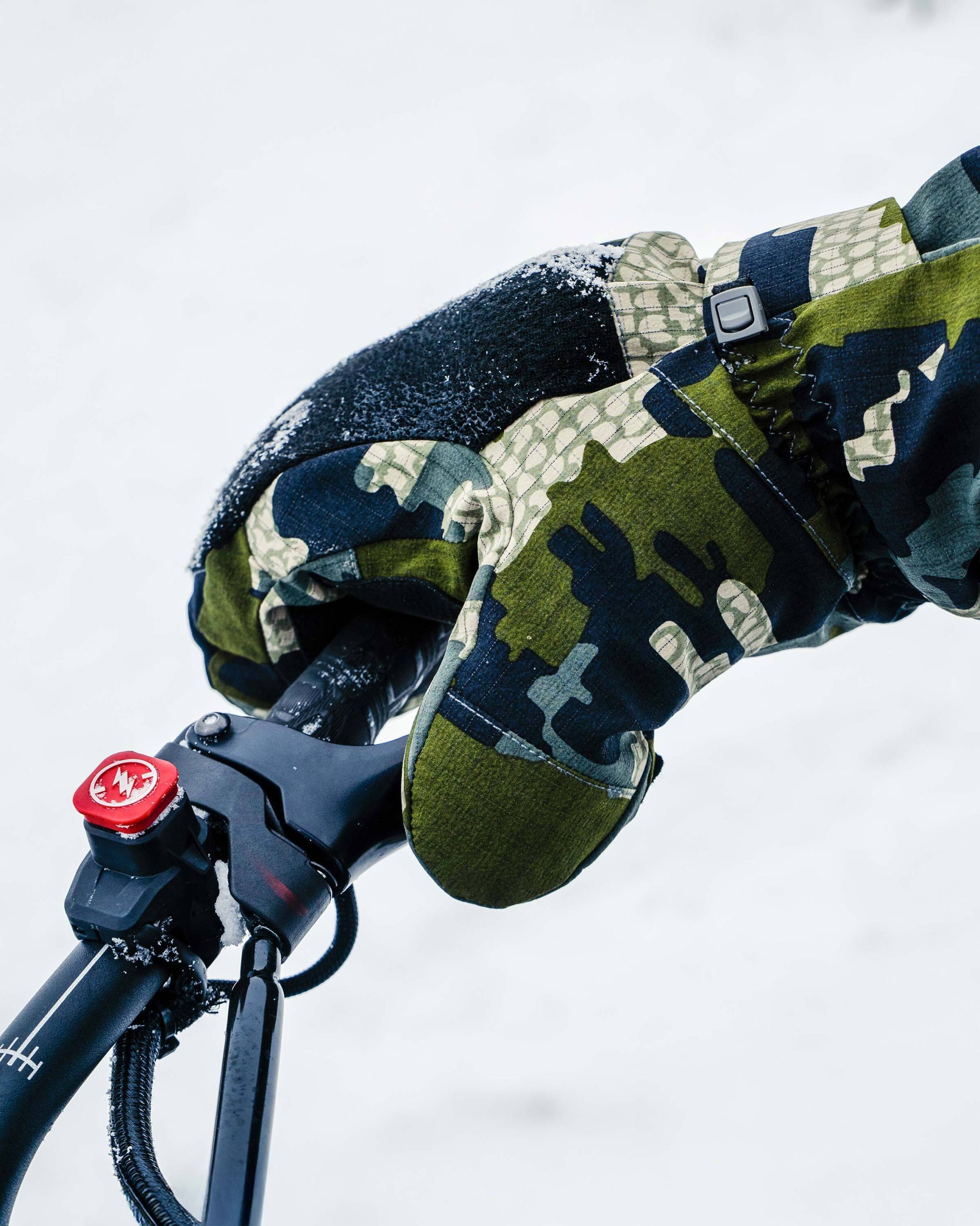 Super Down Arktuk Mitt | Verde - Image 9