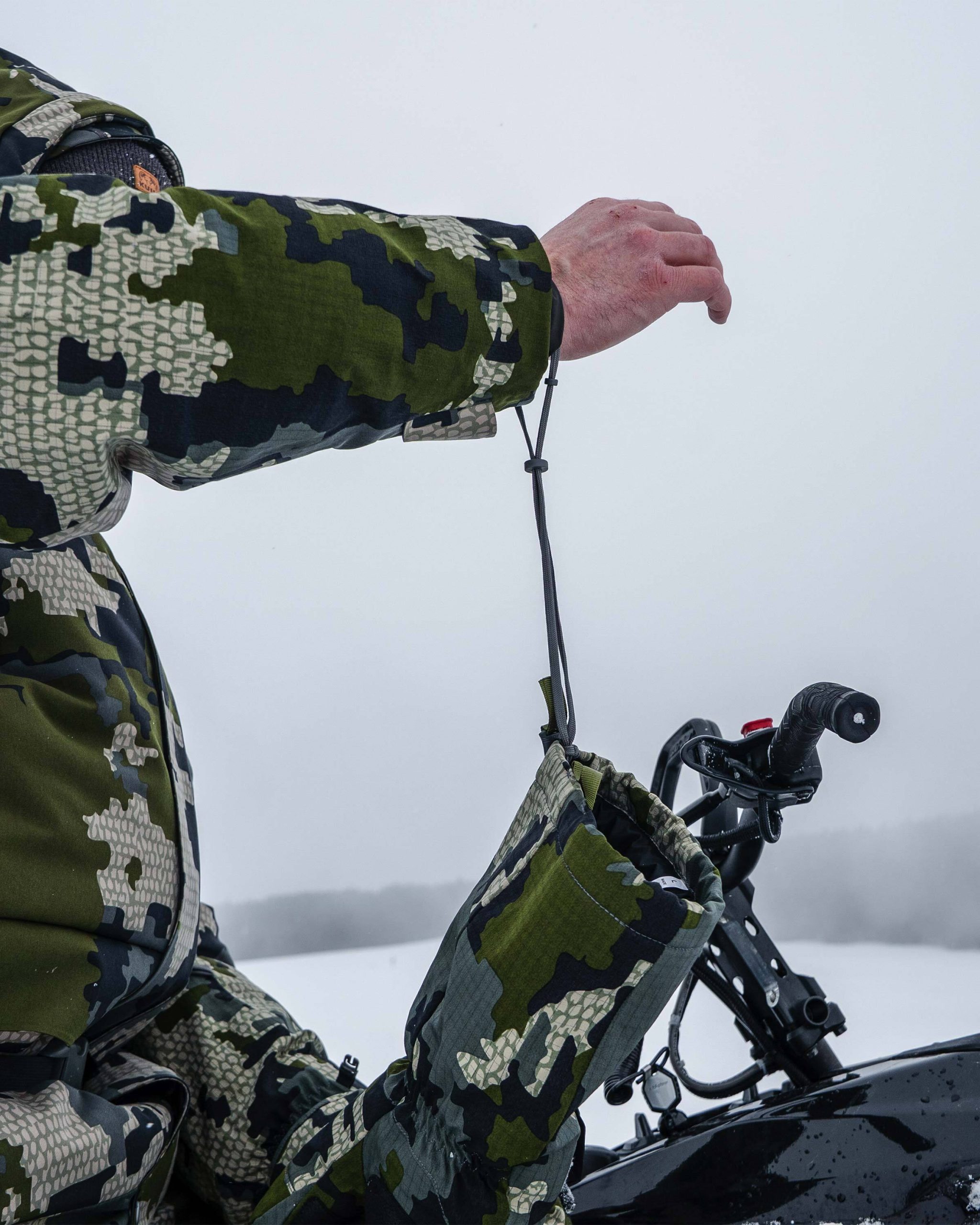 Super Down Arktuk Mitt | Verde - Image 6